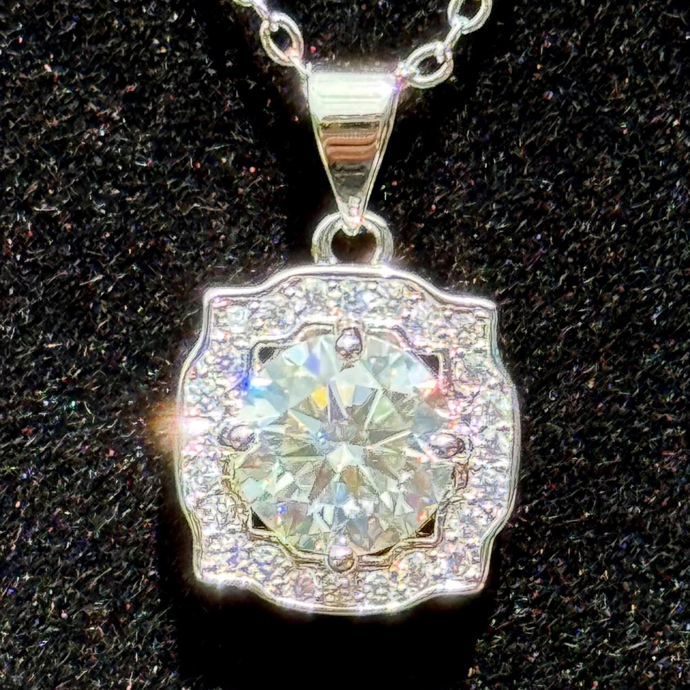 Brand New Moissanite Pendant 2.00 CT